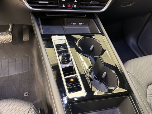 Used 2024 Volkswagen Atlas Cross Sport SE AWD/4WD image 17