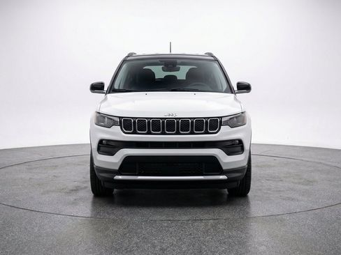 Used 2025 Jeep Compass Limited AWD/4WD image 2