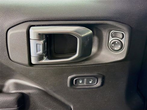 Used 2022 Jeep Wrangler Unlimited Sport AWD/4WD image 18