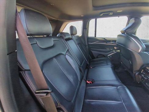 Used 2022 Jeep Grand Cherokee Overland w/ Luxury Tech Group IV image 17