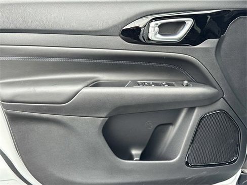 New 2026 Jeep Compass Latitude image 16