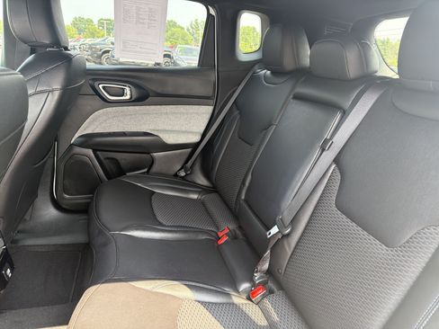 Used 2024 Jeep Compass Latitude AWD/4WD image 13