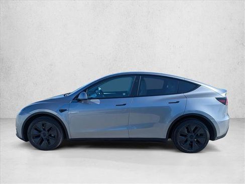 Used 2024 Tesla Model Y Long Range AWD/4WD image 9