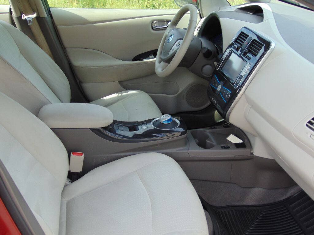 Used 2012 Nissan Leaf SL FWD image 17