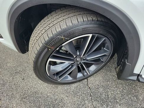 New 2025 INFINITI QX55 Essential image 11