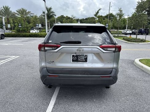 Used 2019 Toyota RAV4 XLE FWD image 2