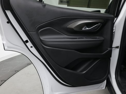 Used 2024 GMC Terrain SLE w/ Driver Convenience Package FWD image 33