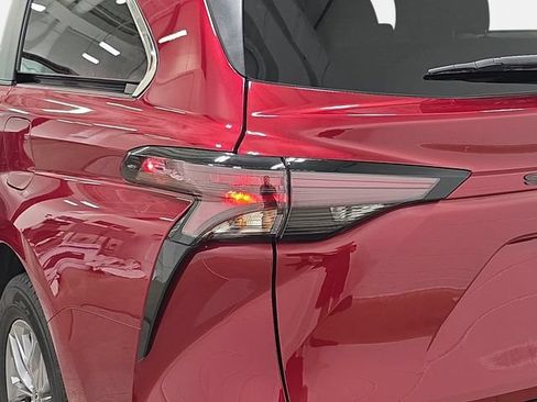Certified 2023 Toyota Sienna LE FWD image 30