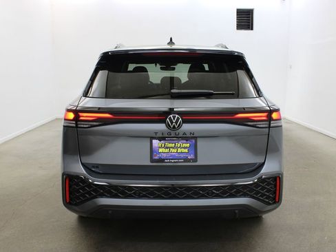 New 2026 Volkswagen Tiguan SE R-Line image 4