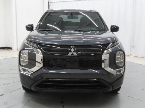 New 2026 Mitsubishi Outlander LE FWD image 9