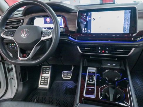 Used 2024 Volkswagen Atlas SEL Premium R-Line image 30