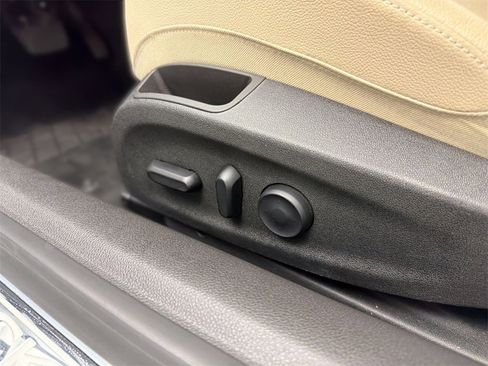 Used 2019 Buick Cascada Premium image 11