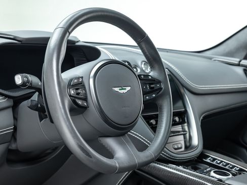 Used 2022 Aston Martin DBX AWD/4WD image 35