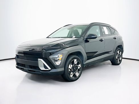 Used 2025 Hyundai Kona SEL image 3