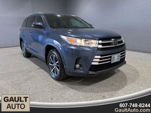 Used 2019 Toyota Highlander XLE image 1