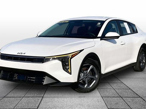 Used 2025 Kia K4 FWD image 1