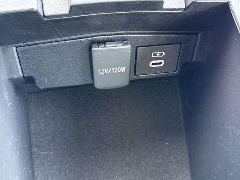 Used 2025 Toyota Corolla Cross L image 27