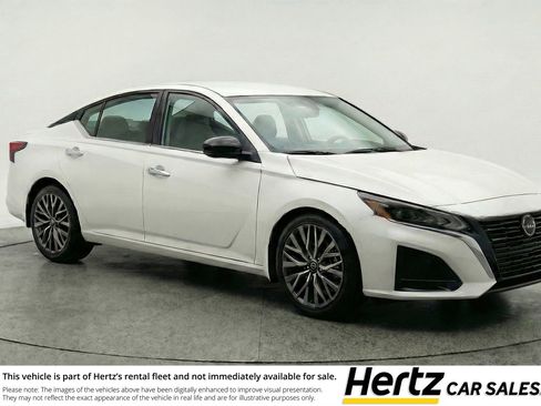 Used 2025 Nissan Altima 2.5 SV image 1