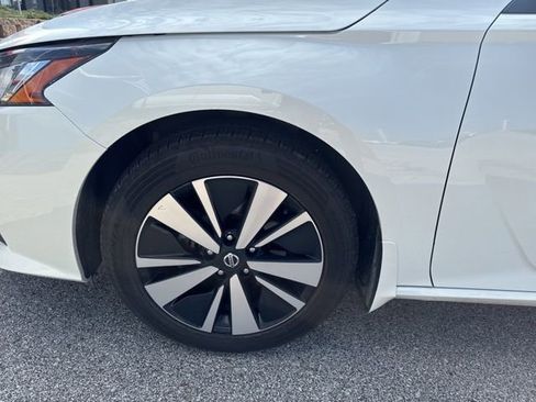 Used 2022 Nissan Altima 2.5 SV w/ SV Premium Package image 5