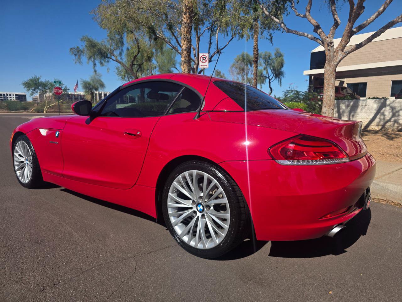 Used 2010 BMW Z4 sDrive35i RWD image 12
