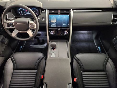 New 2026 Land Rover Discovery S image 4