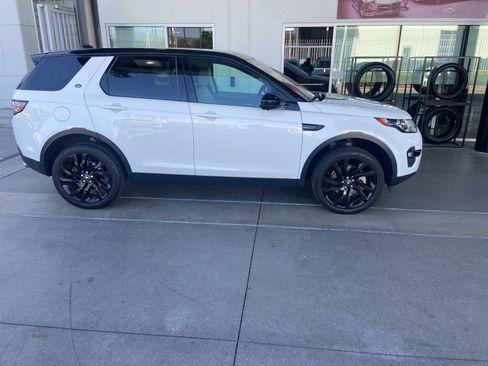 Used 2017 Land Rover Discovery Sport HSE Luxury image 3