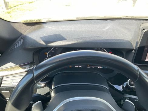 Used 2022 BMW 530e w/ M Sport Package image 25