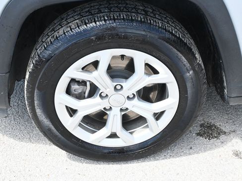 Used 2024 Jeep Compass Latitude AWD/4WD image 7
