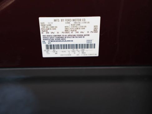 Certified 2018 Ford Explorer XLT AWD/4WD image 38