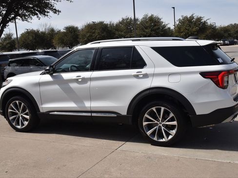 Certified 2025 Ford Explorer Platinum w/ Ultimate Package image 11