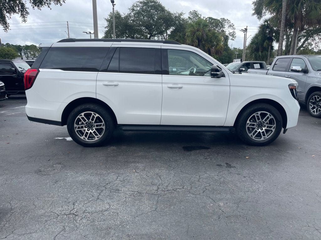 Used 2025 Ford Expedition Active AWD/4WD image 7
