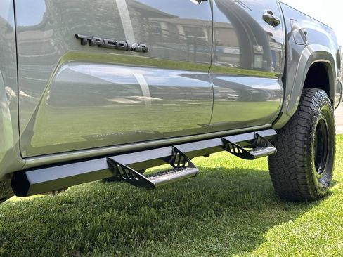 Used 2020 Toyota Tacoma TRD Sport w/ Technology Package AWD/4WD image 12
