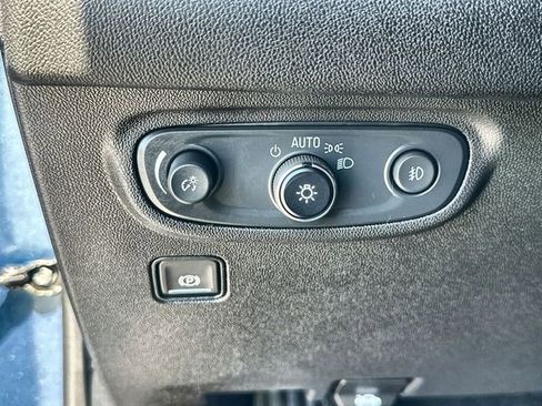 Used 2024 GMC Terrain SLT w/ Infotainment Package II image 18