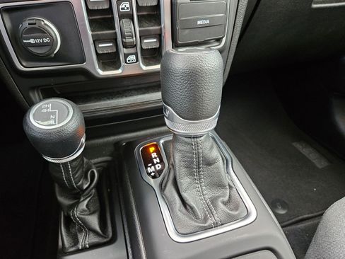 Used 2025 Jeep Wrangler Unlimited Sahara AWD/4WD image 26