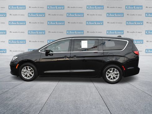 Used 2025 Chrysler Pacifica Select FWD image 10