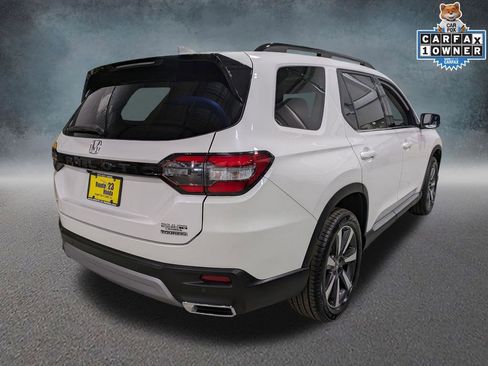Used 2024 Honda Pilot Touring image 4