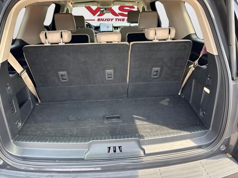 Used 2024 Ford Expedition XLT RWD image 37