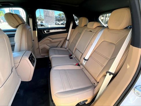 Used 2023 Porsche Cayenne image 18