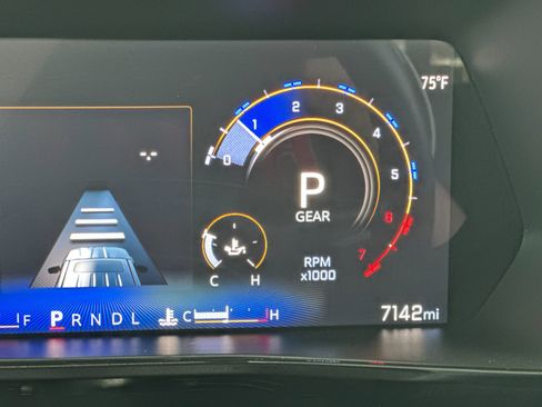 Used 2024 Chevrolet Colorado LT w/ LT Convenience Package II image 27