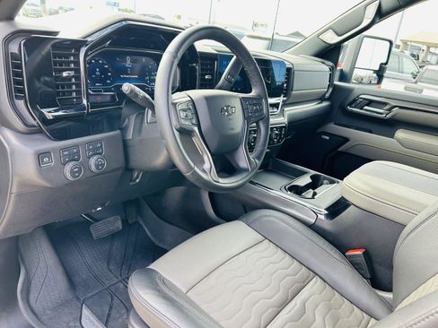 Used 2025 Chevrolet Silverado 2500 ZR2 image 16