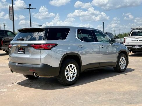Used 2023 Chevrolet Traverse LS FWD image 2