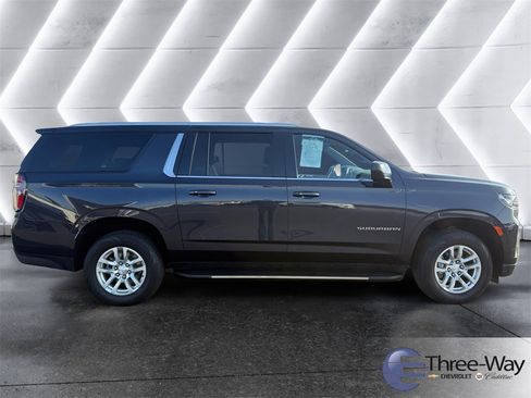 Used 2024 Chevrolet Suburban LT image 6
