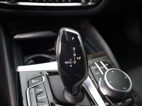 Used 2019 BMW 530i w/ Convenience Package RWD image 15
