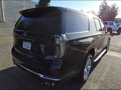 Used 2025 Chevrolet Suburban Premier RWD image 5