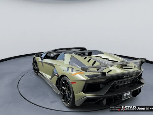 Used 2021 Lamborghini Aventador SVJ AWD/4WD image 9