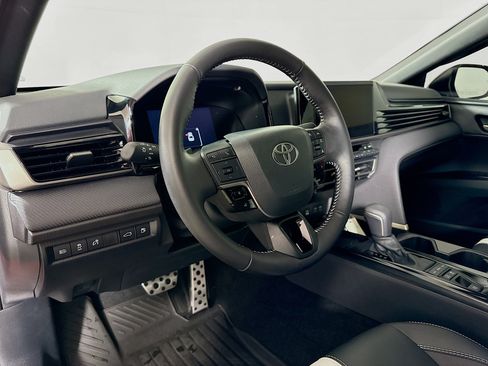 Used 2026 Toyota Camry Hybrid FWD image 9