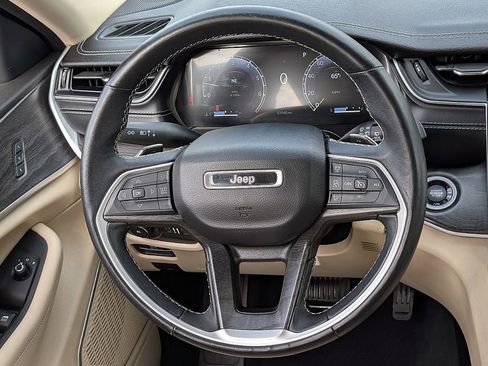 Used 2022 Jeep Grand Cherokee L Limited image 24