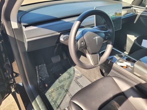 Used 2024 Tesla Model Y Long Range AWD/4WD image 13