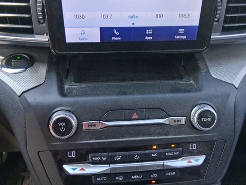 Used 2020 Ford Explorer XLT w/ Equipment Group 202A AWD/4WD image 11
