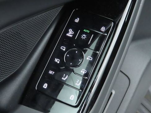 Used 2025 Audi A6 e-tron Prestige w/ Black Warm Weather Package image 25